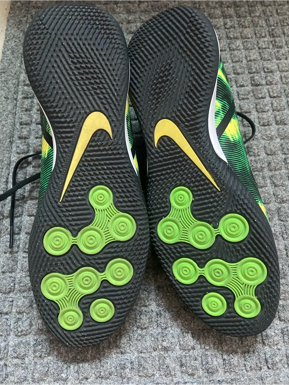 Nike Phantom Indoor Soccer shoes Black Green Sneakers with White Swoosh - Picture 3 of 4